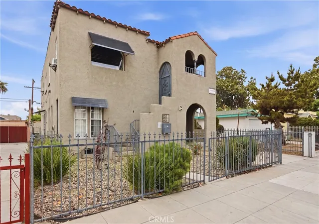 Photo 3 of Multi family home for sale at 2911 S Palm Grv Ave, Los Angeles, CA 90016 | MLS# SB26115015 | Listing updated on 2026-10-12
