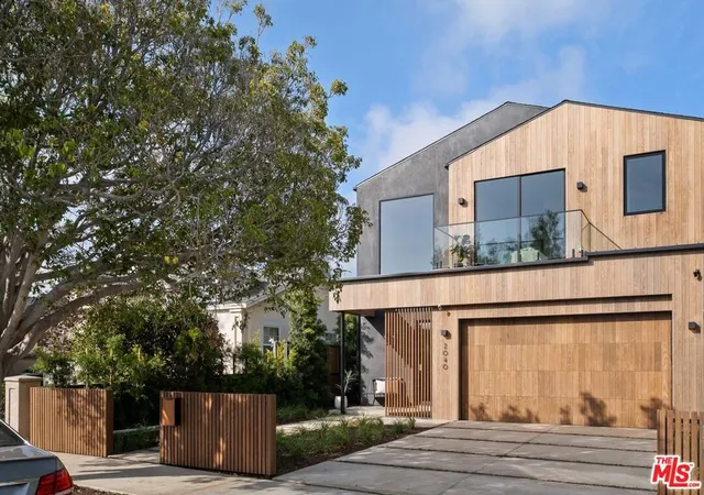 1st image of 2040 Glencoe Ave, Venice, CA 90291 | MLS# 26839269