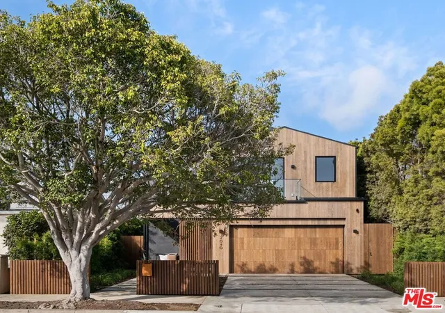 2nd image of 2040 Glencoe Ave, Venice, CA 90291 | MLS# 26839269
