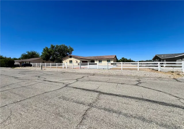 3rd image of 40719 171Th Street, Lake Los Angeles, CA 93535 | MLS# SR26115182