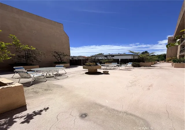 2nd image of 335 N Adams St, Glendale, CA 91206