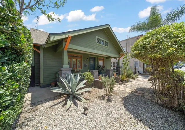 Photo 2 of Single family home for sale at 1014 Magnolia, Long Beach, CA 90813 | MLS# PW26115151 | Listing updated on 2026-09-12