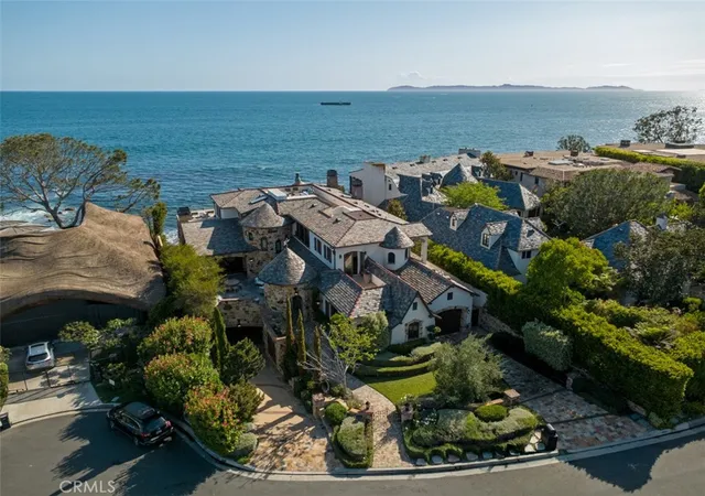Photo 2 of Mansion for sale at 177 Shorecliff Rd, Corona Del Mar, CA 92625 | MLS# OC26114878 | Listing updated on 2026-09-26