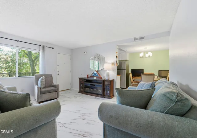 2nd image of 408 Burchett St #3, Glendale, CA 91203 | MLS# P1-27335