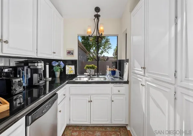 4th image of 17811 Corte Huasco, San Diego, CA 92128