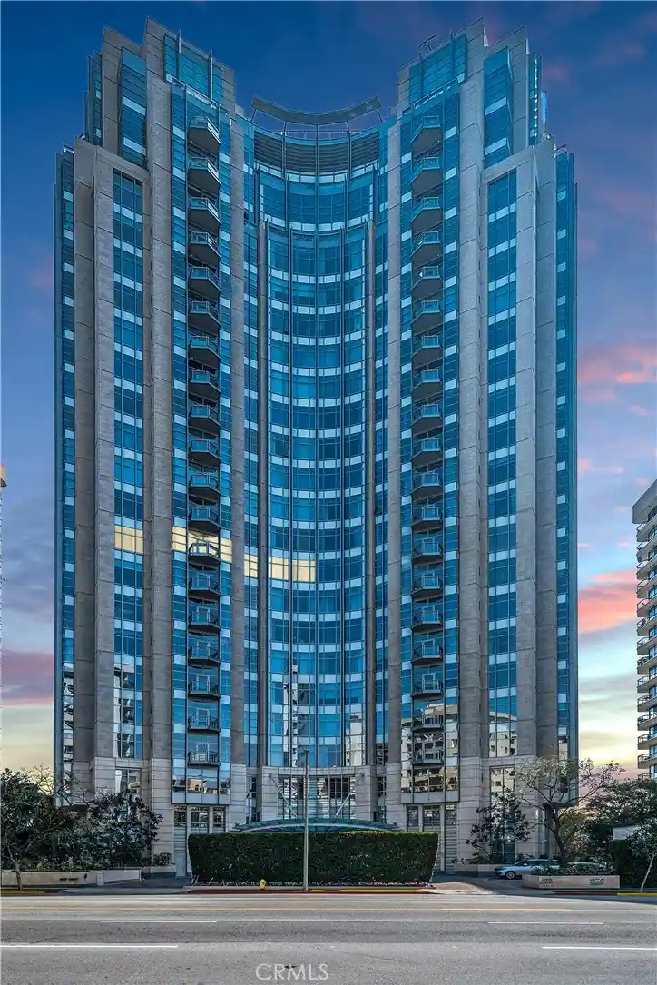 Listing Photo 38 - Condo for sale in 10776 Wilshire Blvd located at 10776 Wilshire Blvd, Los Angeles, CA 90024 - Unit #901