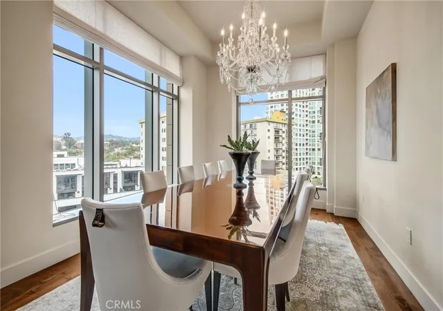 Listing Photo 3 - Condo for sale in building located at 10776 Wilshire Blvd, Los Angeles, CA 90024 - Unit #901