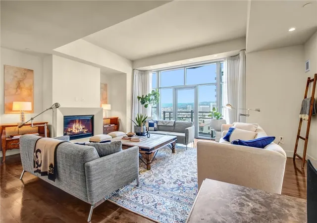 Listing Photo 5 - Condo for sale in building located at 10776 Wilshire Blvd, Los Angeles, CA 90024 - Unit #901