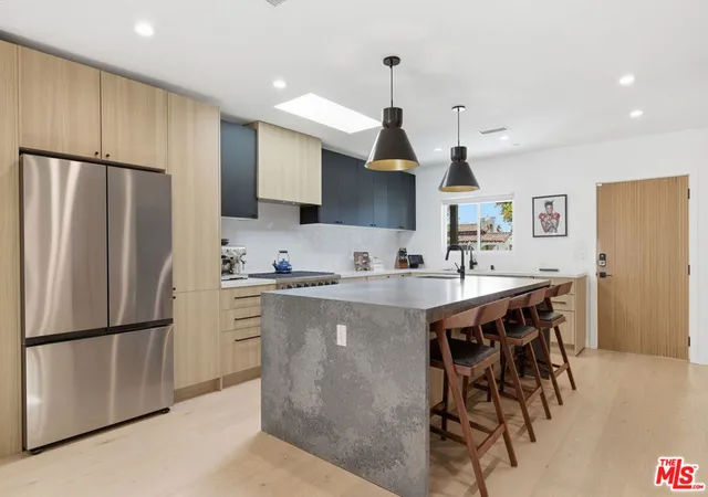 3rd image of 1726 S Stanley Ave, Los Angeles, CA 90019 | MLS# 26837339