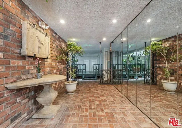 3rd image of 1375 Kelton Ave #104, Los Angeles, CA 90024 | MLS# 26838235