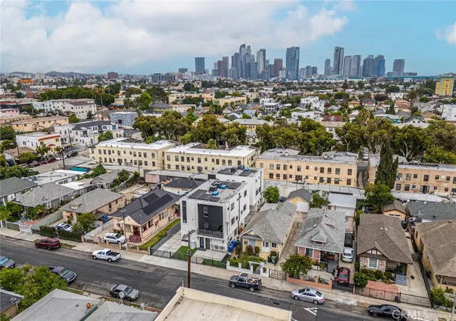 2nd image of 1724 Menlo Ave, Los Angeles, CA 90006 | MLS# BB26115819