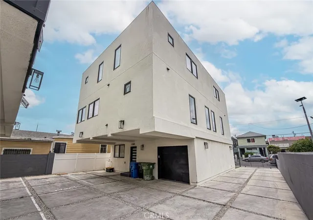 31st image of 1724 Menlo Ave, Los Angeles, CA 90006 | MLS# BB26115819