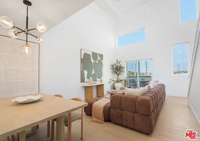 3rd image of 11222 W Victory Blvd #2, North Hollywood, CA 91606 | MLS# 26839865