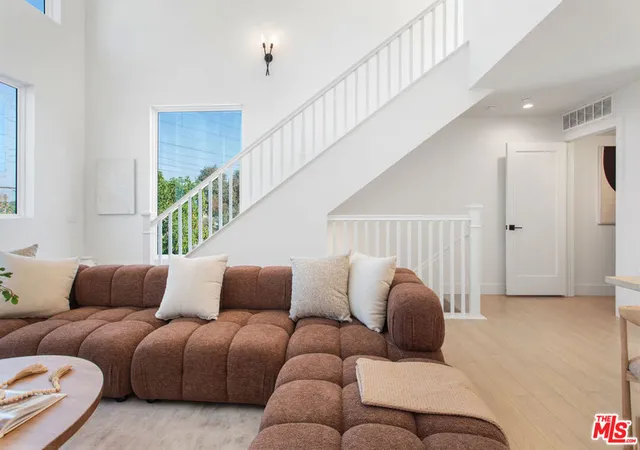 5th image of 11222 W Victory Blvd #2, North Hollywood, CA 91606 | MLS# 26839865