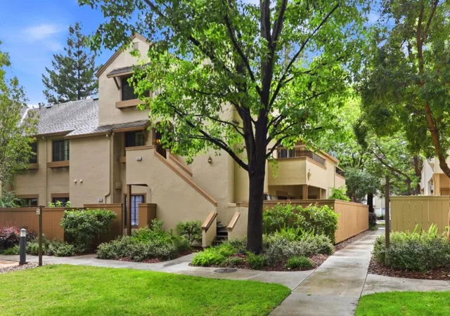 3rd image of 1941 Huxley Ct, San Jose, CA 95125 | MLS# ML82048890