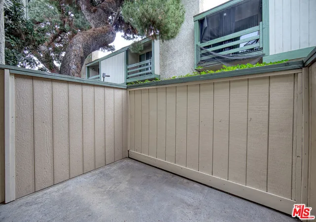 3rd image of 7550 Zombar Ave #8, Van Nuys, CA 91406 | MLS# 26835303