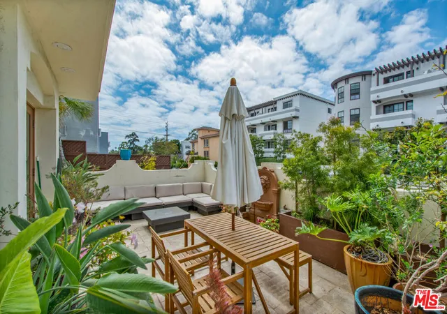 Homes for sale in Los Angeles, CA | 11838 Kiowa Ave #101, Los Angeles, CA 90049 | MLS# 26839567