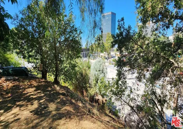 5th image of 3643 Fredonia Dr, Los Angeles, CA 90068 | MLS# 26840005