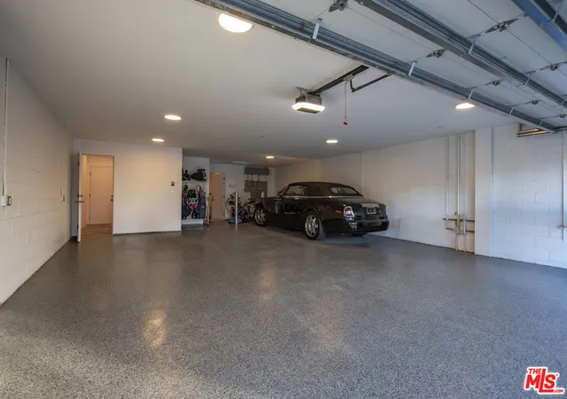 40th image of 3011 Ocean Front Walk, Venice, CA 90291 | MLS# 26834321