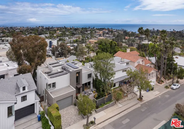 Photo 2 of Single family home for sale at 928 Las Lomas Ave, Pacific Palisades, CA 90272 | MLS# 26839871 | Listing updated on 2026-10-05