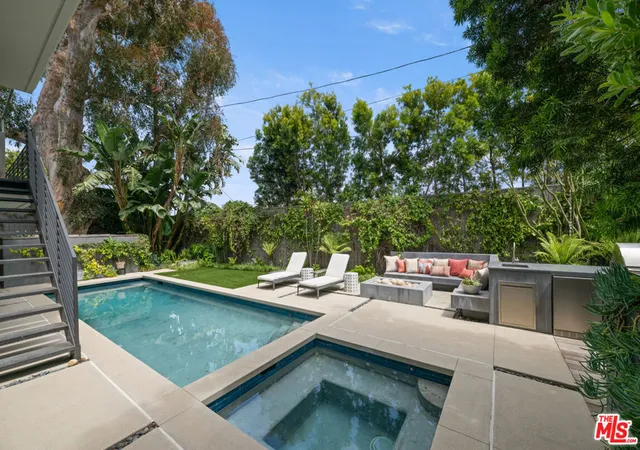Photo 4 of Single family home for sale at 928 Las Lomas Ave, Pacific Palisades, CA 90272 | MLS# 26839871 | Listing updated on 2026-10-05