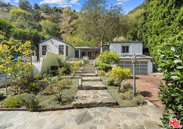 3rd image of 1853 Nichols Canyon Rd, Los Angeles, CA 90046 | MLS# 26839971