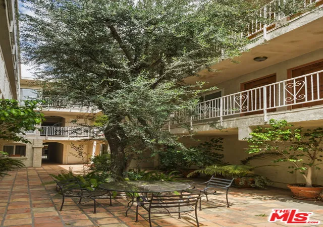 Homes for sale in Encino, CA | 5301 Yarmouth Avenue, Encino, CA 91316 | Houzeo
