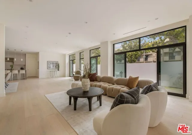 1st image of 425 N Palm Dr #101, Beverly Hills, CA 90210 | MLS# 26839383