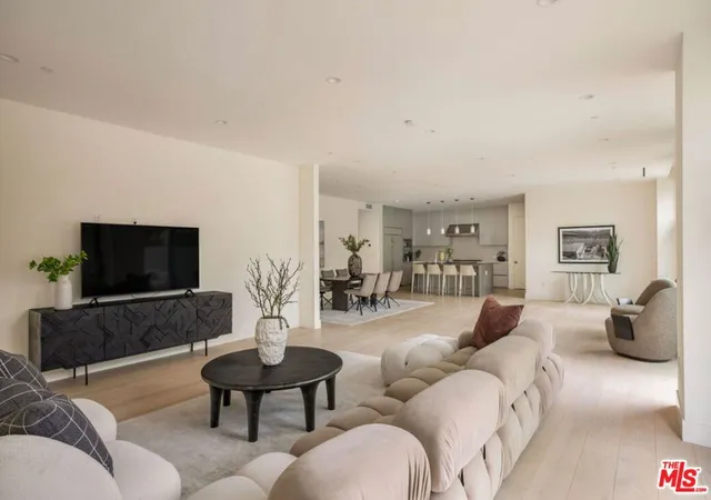 3rd image of 425 N Palm Dr, Beverly Hills, CA 90210