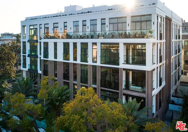 2nd image of 425 N Palm Dr, Beverly Hills, CA 90210