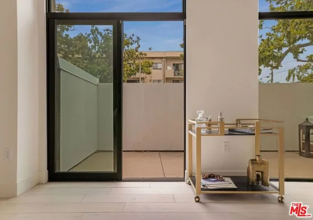 5th image of 425 N Palm Dr, Beverly Hills, CA 90210