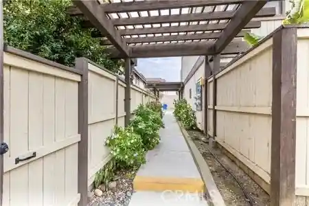 Listing Photo 2 - Condo for sale in 1960 S Mcclelland located at 1960 S Mcclelland, Santa Maria, CA 93454 - Unit #33