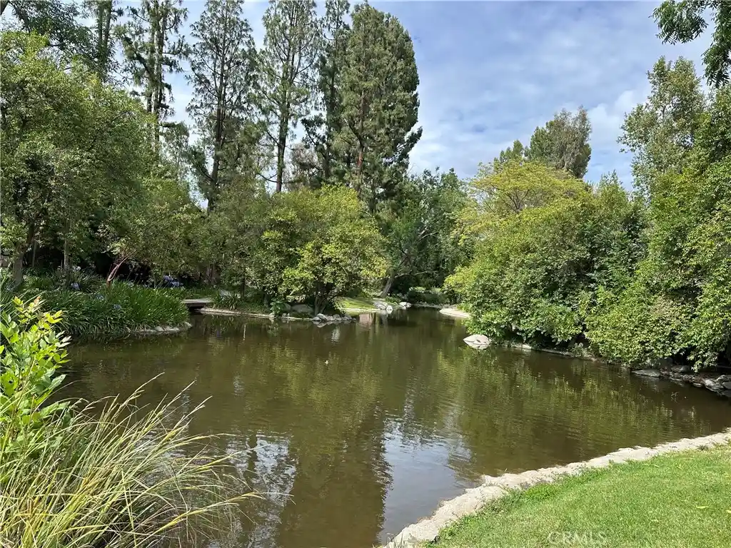 Condo for sale at 7050 Shoup #221, Canoga Park, CA 91303 | MLS# SR26116398