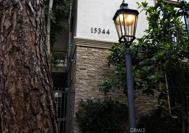 Homes for sale in Sherman Oaks, CA | 15344 Weddington St #104, Sherman Oaks, CA 91411 | MLS# SR26115942
