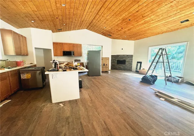 3rd image of 26241 Thunderbird, Lake Arrowhead, CA 92352 | MLS# CV26116643