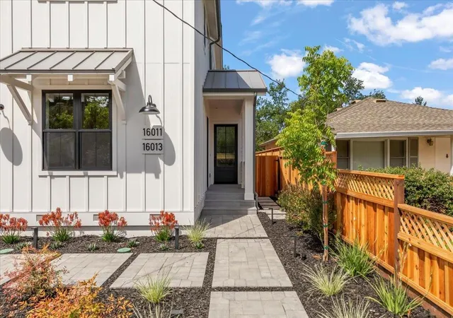Photo 4 of Sale Pending at 16011 Stephenie Ln, Los Gatos, CA 95032 | MLS# ML82048749 | Listing updated on 2026-10-09