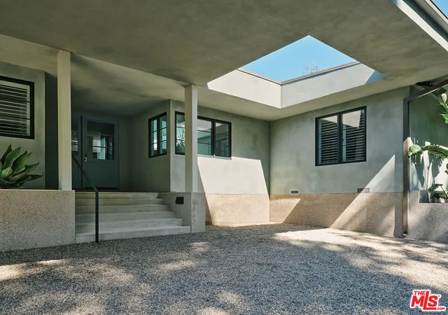 3rd image of 2633 Mandeville Canyon Rd, Los Angeles, CA 90049 | MLS# 26839773