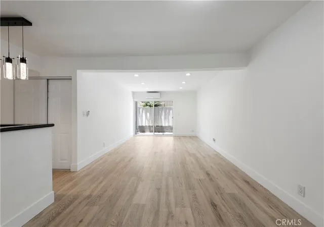 3rd image of 18620 Hatteras St #169, Tarzana, CA 91356 | MLS# SR26115414