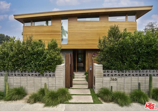 3rd image of 746 Milwood Ave, Venice, CA 90291 | MLS# 26830981