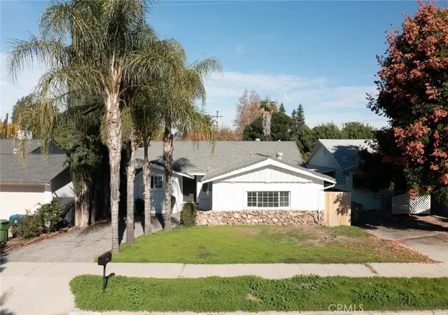 3rd image of 22727 Collins St, Woodland Hills, CA 91367 | MLS# SR26108601
