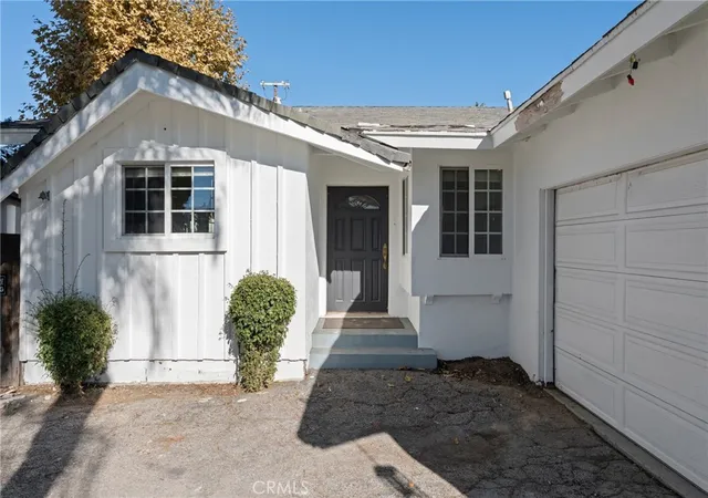 5th image of 22727 Collins St, Woodland Hills, CA 91367 | MLS# SR26108601