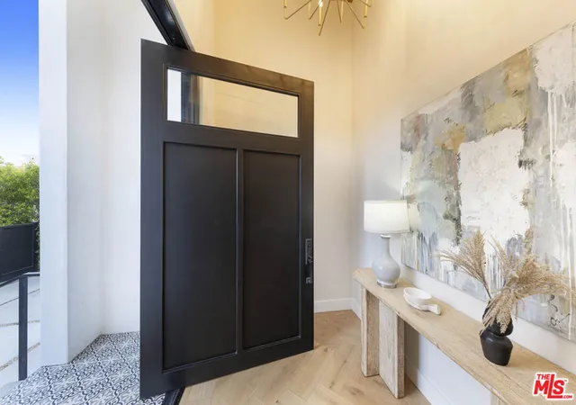 Photo 3 of Sale Pending at 123 S Kilkea Dr, Los Angeles, CA 90048 | MLS# 26840103 | Listing updated on 2026-09-02