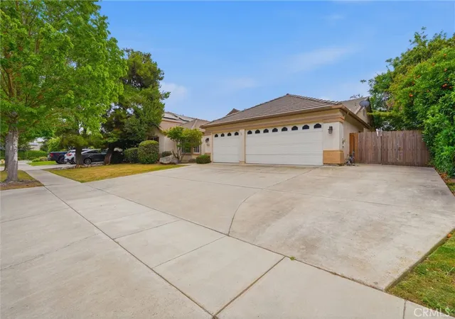 4th image of 6111 W Pryor Ct, Visalia, CA 93277 | MLS# PI26068075