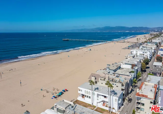 49th image of 2419 Ocean Front Walk, Venice, CA 90291 | MLS# 26835607