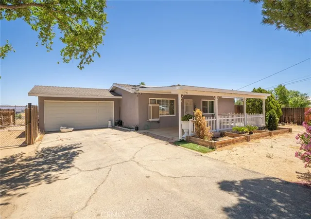 Homes for sale in Hesperia, CA | 11945 Bornite Ave, Hesperia, CA 92345 | MLS# IV26114958