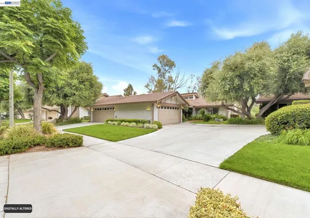3rd image of 742 Via Zapata, Riverside, CA 92507 | MLS# 41136531