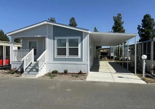 Photo 2 of Manufactured home for sale at 725 Thornton Ave #31, Hemet, CA 92543 | MLS# 260013087SD | Listing updated on 2026-06-01