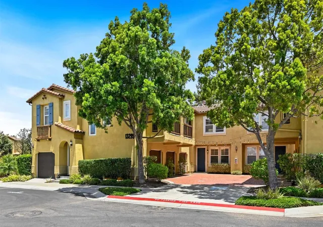 Listing Photo 2 - Condo for sale in building located at 13295 Calle Del Campo, San Diego, CA 92129 - Unit #5