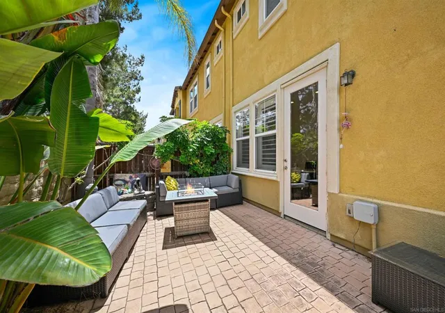 Listing Photo 3 - Condo for sale in building located at 13295 Calle Del Campo, San Diego, CA 92129 - Unit #5