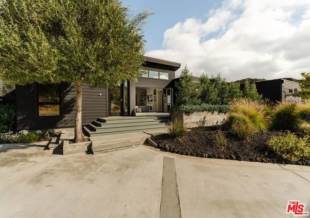Homes for sale in Agoura Hills, CA | 3649 Kanan Rd, Agoura Hills, CA 91301 | MLS# 26840437
